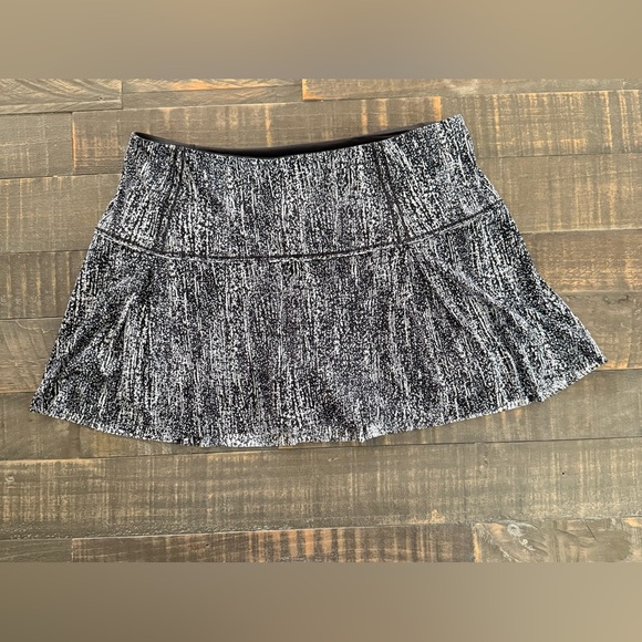 LULULEMON Women’s Tennis Skirt Skort Pickle Ball Sports Size 10 - Picture 2 of 8